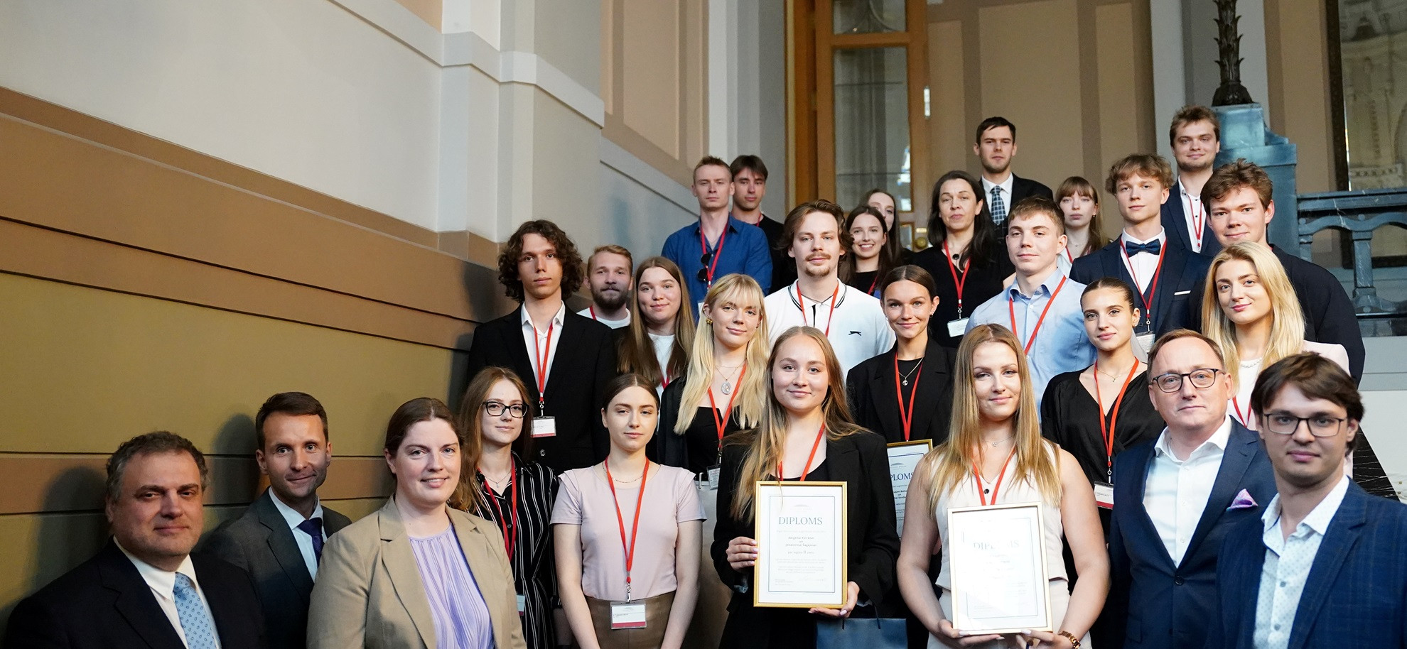 2024 | Apbalvoti Latvijas Bankas studentu zinātniski pētniecisko darbu konkursa uzvarētāji 